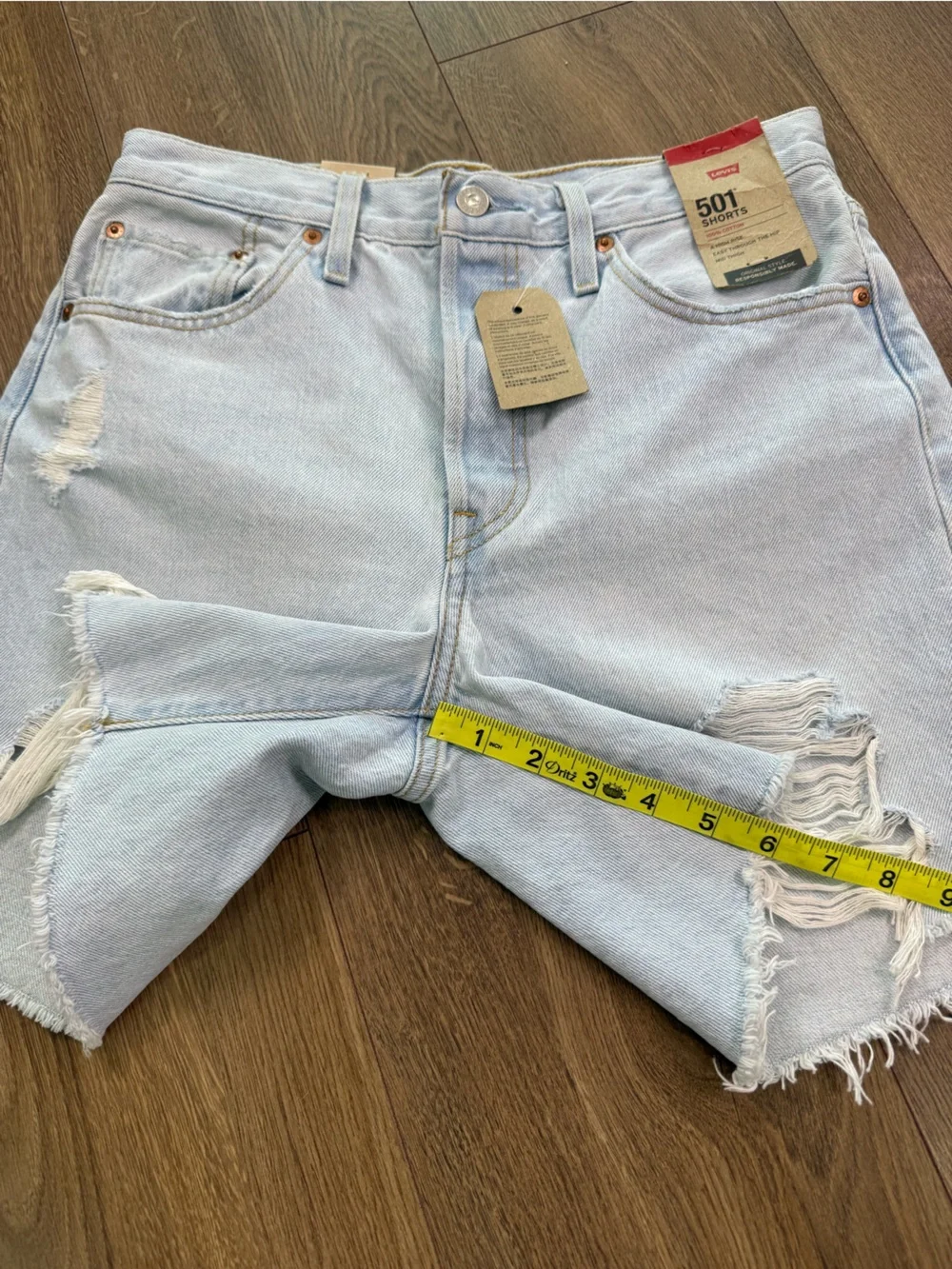NWT Levi’s 501 Mid Thigh Women's Shorts Light Wash Distressed Size 28